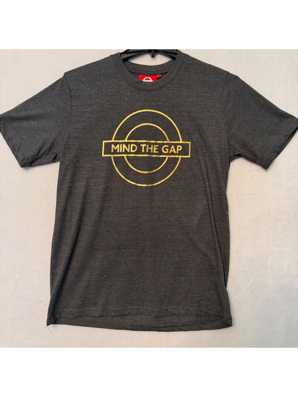 British Underground "Mind The Gap" Size LARGE T-Shirt Gray & Gold Short Sleeve